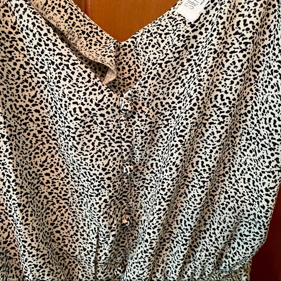 Peplum Top Spotted Print in black and white - Picture 6 of 12